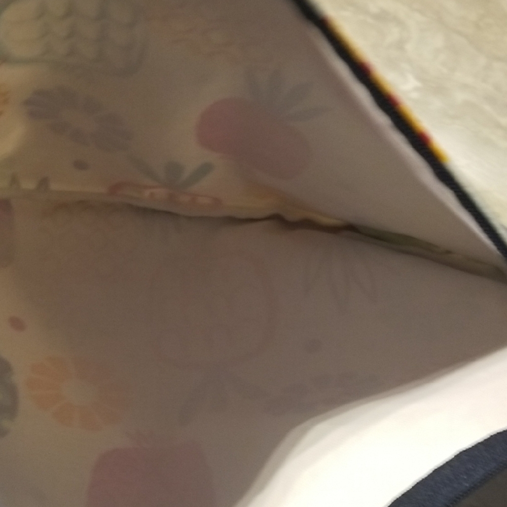 Thirty-One Colorful Pouch - Picture 4 of 6